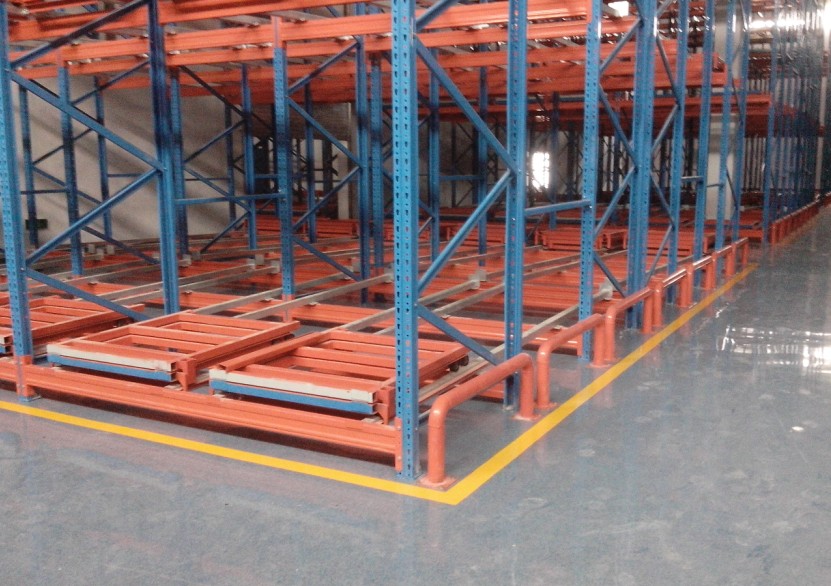 后推压入式货架