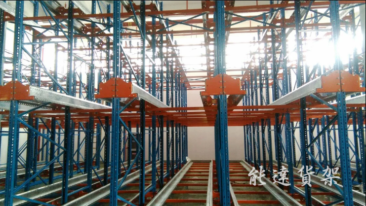 穿梭货架实拍图