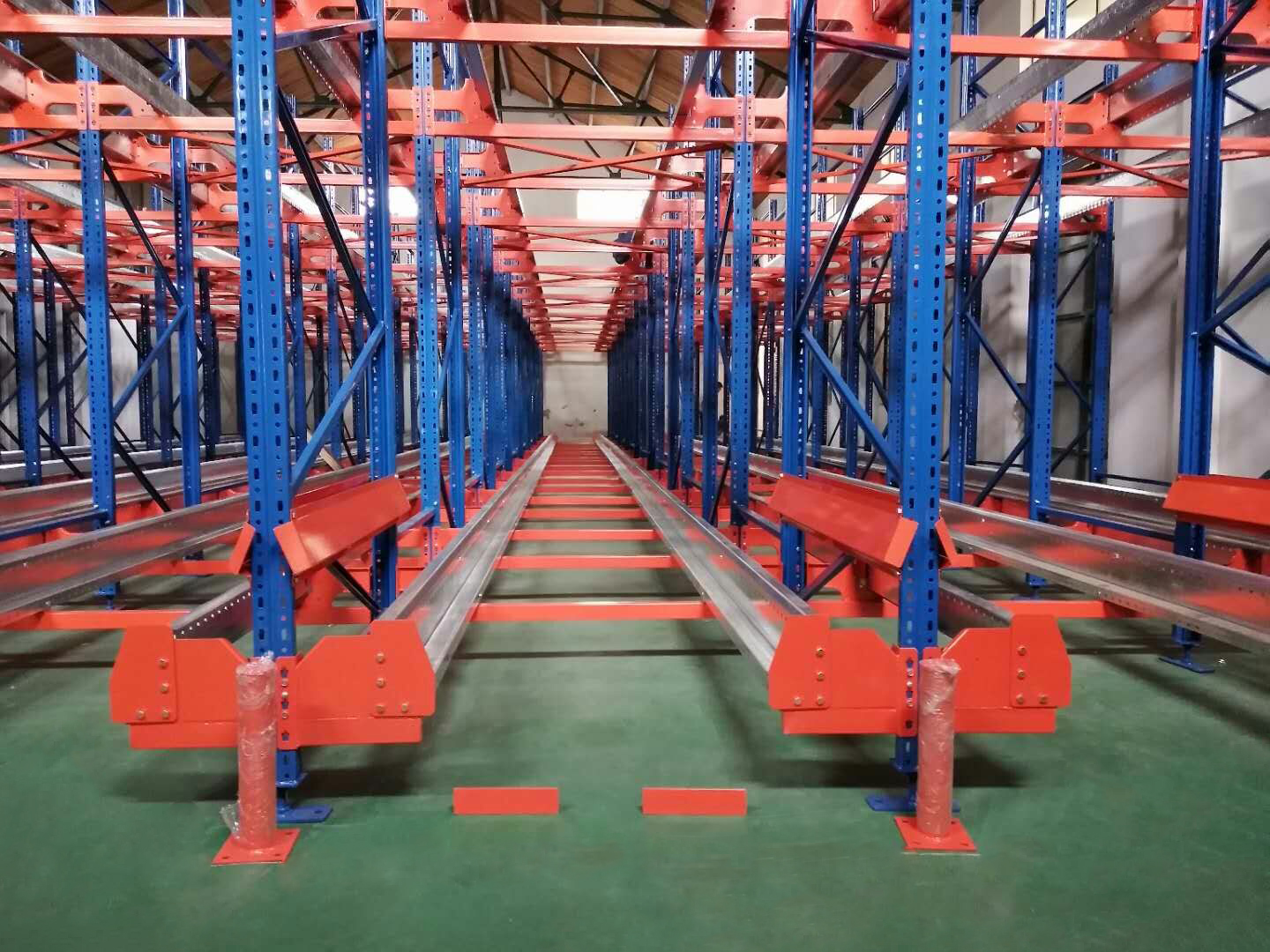 穿梭式货架安装