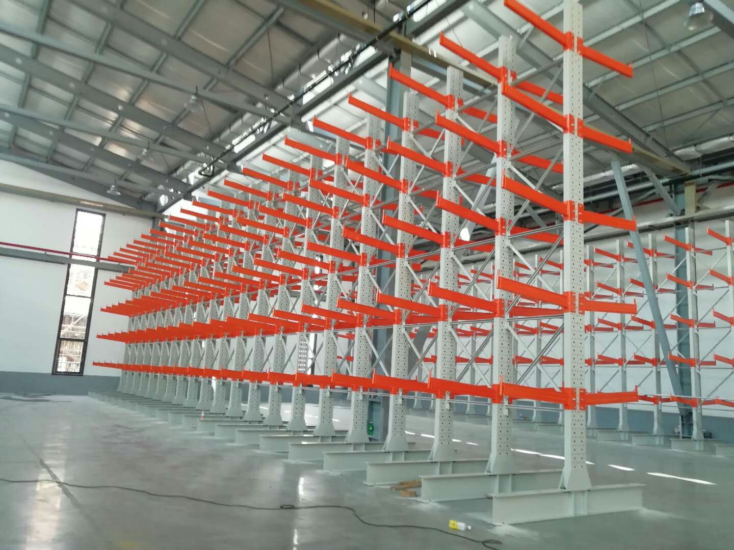 悬臂式货架图片